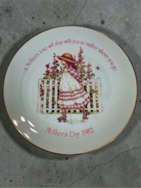 Holly Hobbie Commemorative Edition Genuine Porcelain Collective Plate